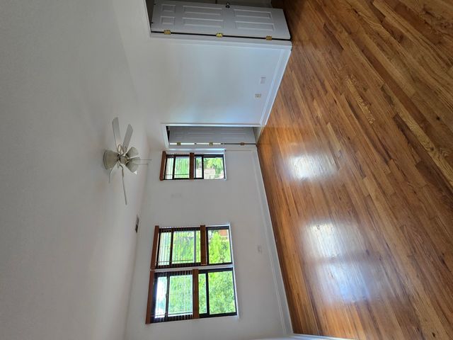 1711 W Jarvis Avenue 201, Chicago, IL 60626