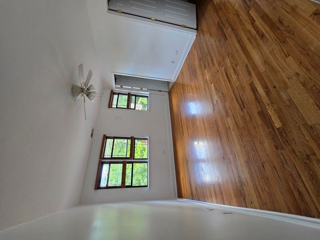 1711 W Jarvis Avenue 201, Chicago, IL 60626