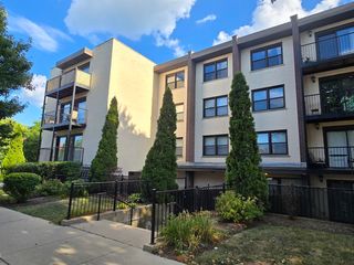 1711 W Jarvis Avenue 201, Chicago, IL 60626