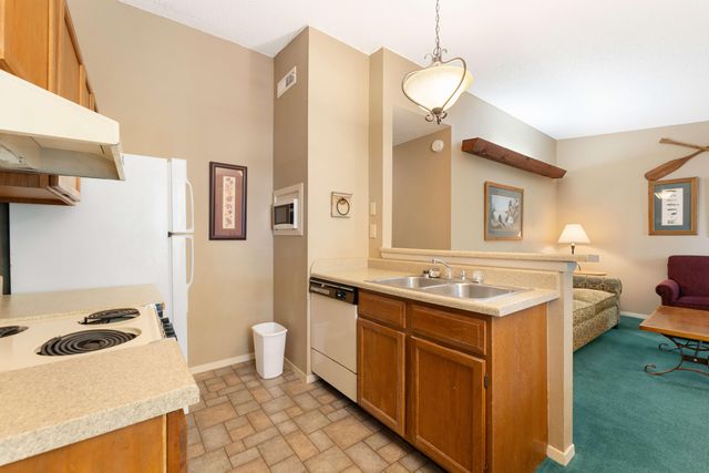 34 Rasso Way 64, Kimberling City, MO 65686