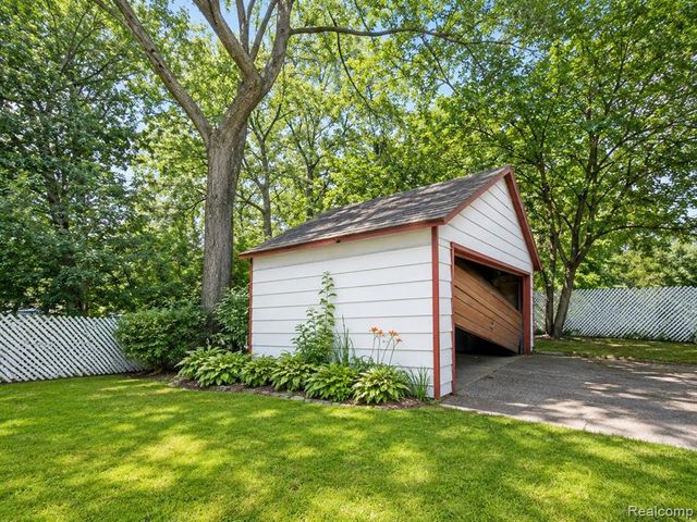16250 Snowden Street, Detroit, MI 48235
