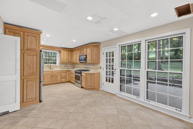 1011 Stuart Ln, Brentwood, TN 37027