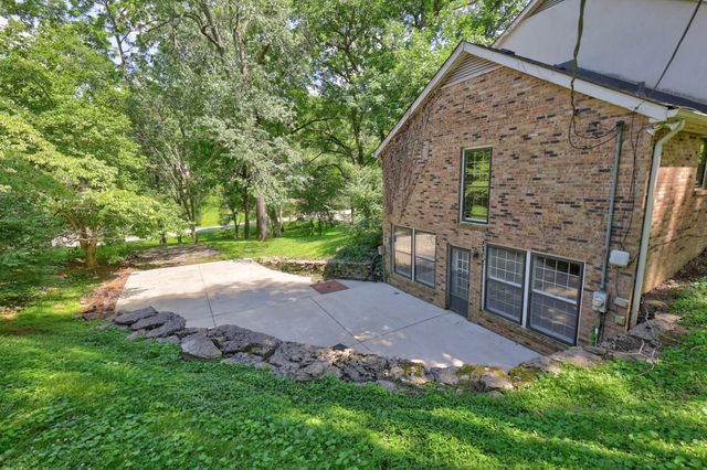 1011 Stuart Ln, Brentwood, TN 37027