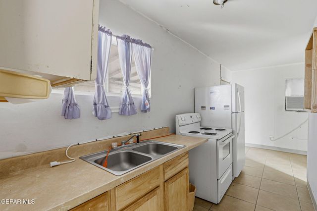 209 N Seville Drive, El Paso, TX 79905