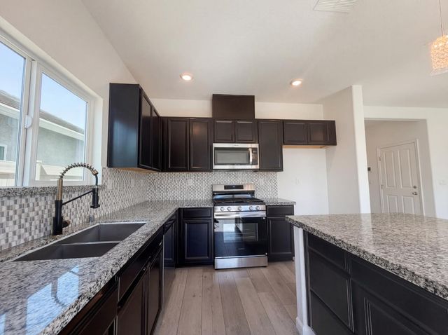 1176 Willow Hill Ave, Sacramento, CA 95834