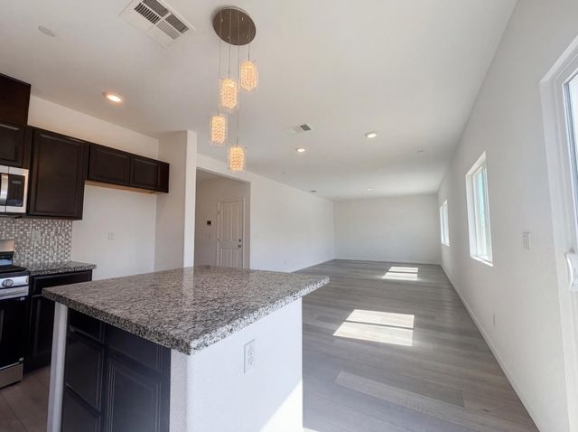 1176 Willow Hill Ave, Sacramento, CA 95834