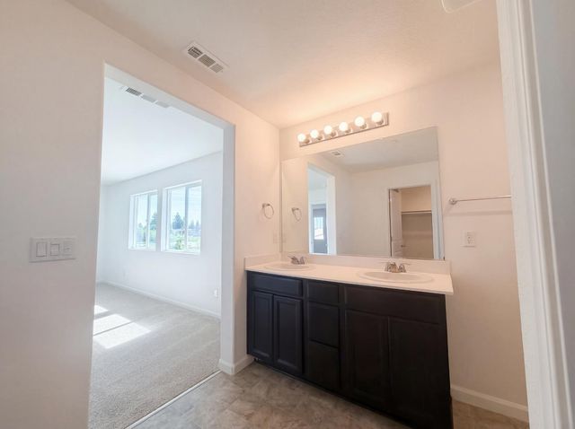 1176 Willow Hill Ave, Sacramento, CA 95834