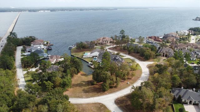 174 Bentwater Bay Drive, Montgomery, TX 77356