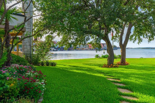 106 Bunny Run LN, Horseshoe Bay, TX 78657