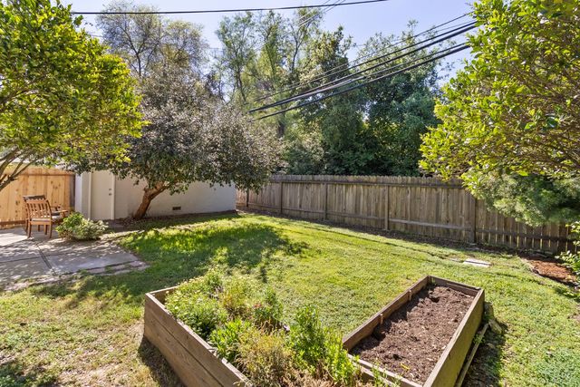 1126 Sherburn Ave, Sacramento, CA 95822