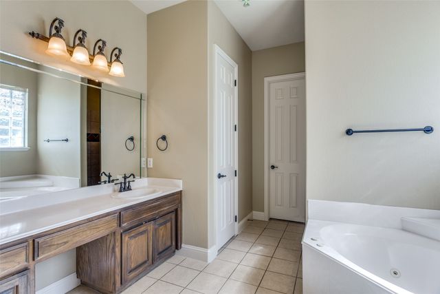 2113 Woodland Hills Lane, Weatherford, TX 76087