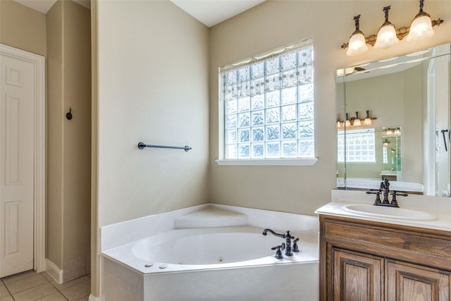 2113 Woodland Hills Lane, Weatherford, TX 76087