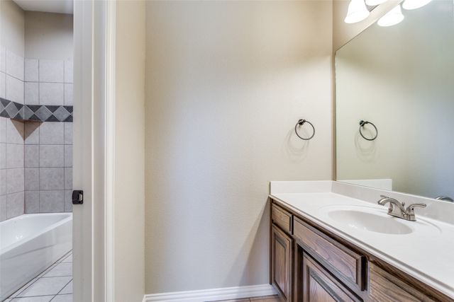 2113 Woodland Hills Lane, Weatherford, TX 76087