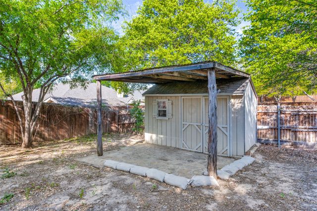 2113 Woodland Hills Lane, Weatherford, TX 76087