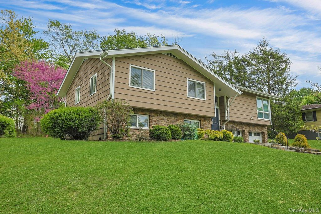 7 Lorenz Drive, Valhalla, NY 10595 — photo 3