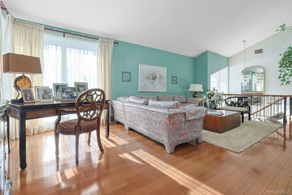 7 Lorenz Drive, Valhalla, NY 10595 — photo 5