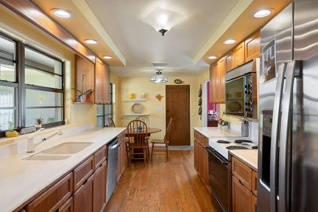 2 OAKDALE STREET, Windermere, FL 34786