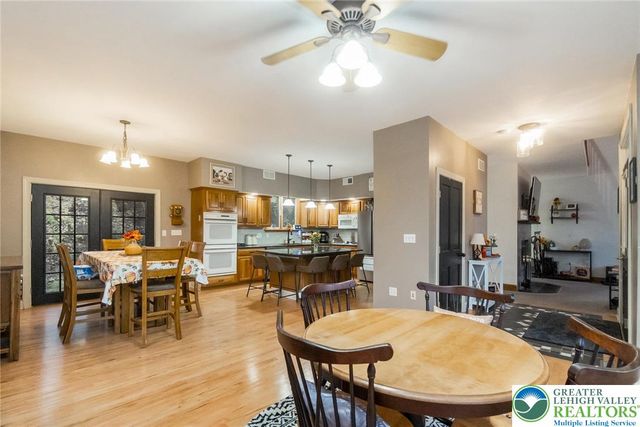 52 Chippawa Circle, Upper Mt Bethel Twp, PA 18343