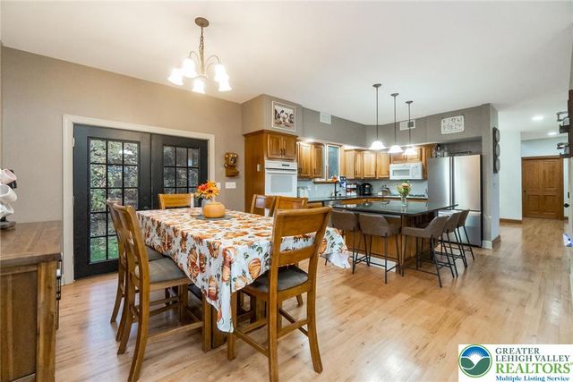 52 Chippawa Circle, Upper Mt Bethel Twp, PA 18343