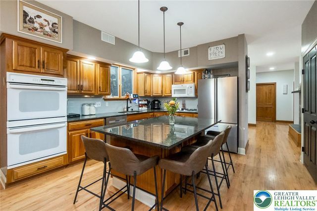 52 Chippawa Circle, Upper Mt Bethel Twp, PA 18343