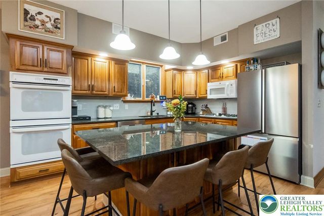 52 Chippawa Circle, Upper Mt Bethel Twp, PA 18343