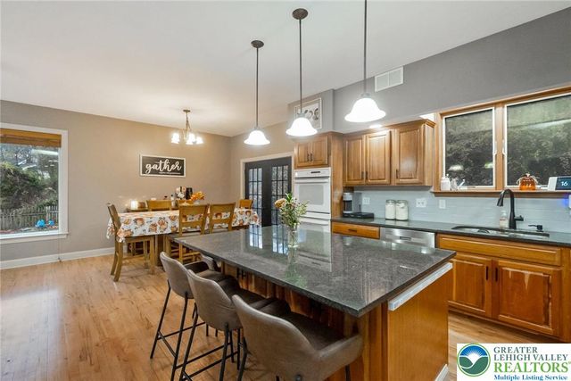 52 Chippawa Circle, Upper Mt Bethel Twp, PA 18343