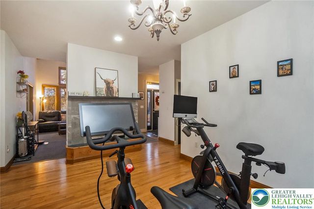 52 Chippawa Circle, Upper Mt Bethel Twp, PA 18343