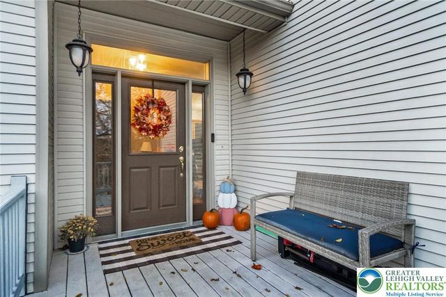 52 Chippawa Circle, Upper Mt Bethel Twp, PA 18343