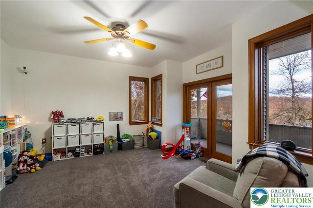 52 Chippawa Circle, Upper Mt Bethel Twp, PA 18343