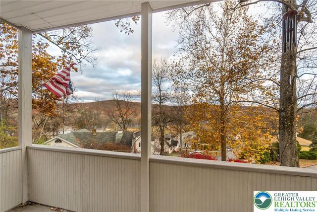 52 Chippawa Circle, Upper Mt Bethel Twp, PA 18343