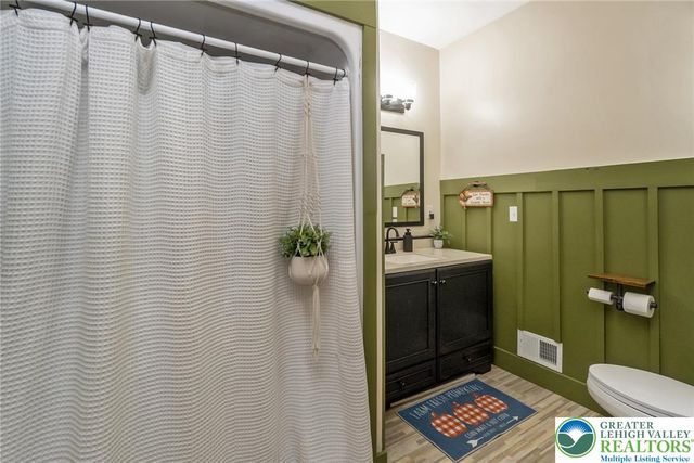 52 Chippawa Circle, Upper Mt Bethel Twp, PA 18343