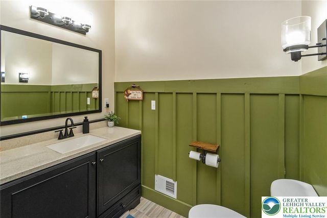 52 Chippawa Circle, Upper Mt Bethel Twp, PA 18343