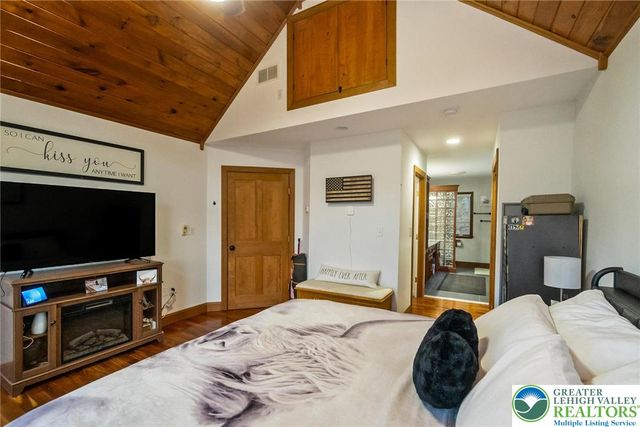 52 Chippawa Circle, Upper Mt Bethel Twp, PA 18343