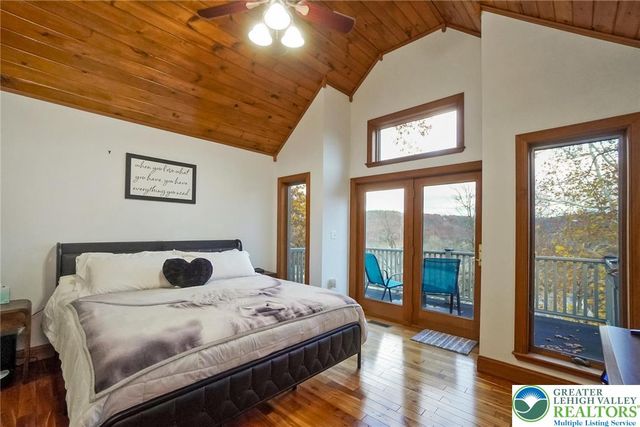 52 Chippawa Circle, Upper Mt Bethel Twp, PA 18343