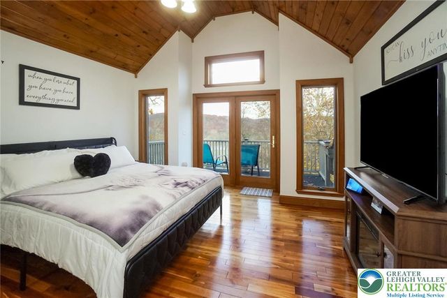 52 Chippawa Circle, Upper Mt Bethel Twp, PA 18343