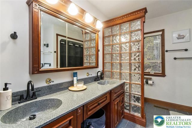 52 Chippawa Circle, Upper Mt Bethel Twp, PA 18343