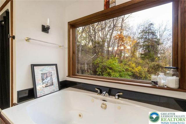 52 Chippawa Circle, Upper Mt Bethel Twp, PA 18343