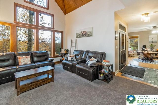 52 Chippawa Circle, Upper Mt Bethel Twp, PA 18343