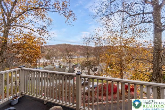 52 Chippawa Circle, Upper Mt Bethel Twp, PA 18343