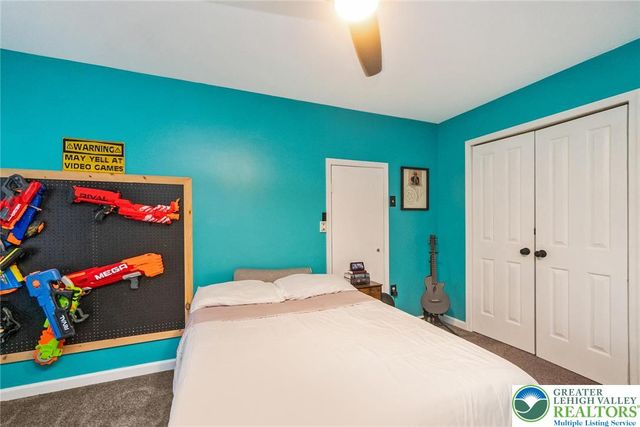 52 Chippawa Circle, Upper Mt Bethel Twp, PA 18343