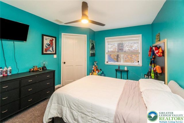 52 Chippawa Circle, Upper Mt Bethel Twp, PA 18343