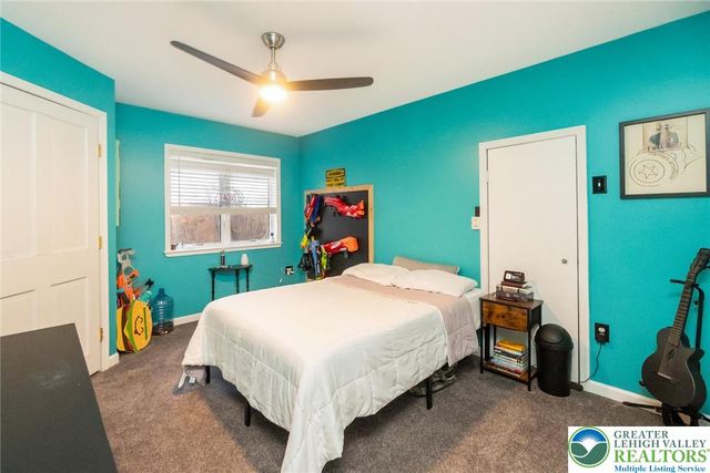 52 Chippawa Circle, Upper Mt Bethel Twp, PA 18343