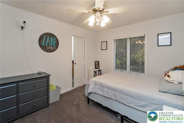 52 Chippawa Circle, Upper Mt Bethel Twp, PA 18343