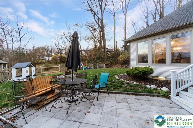 52 Chippawa Circle, Upper Mt Bethel Twp, PA 18343