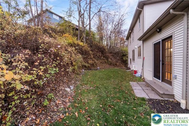 52 Chippawa Circle, Upper Mt Bethel Twp, PA 18343