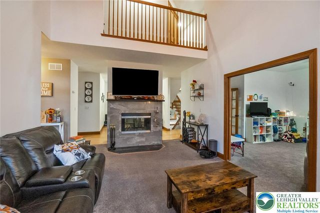 52 Chippawa Circle, Upper Mt Bethel Twp, PA 18343