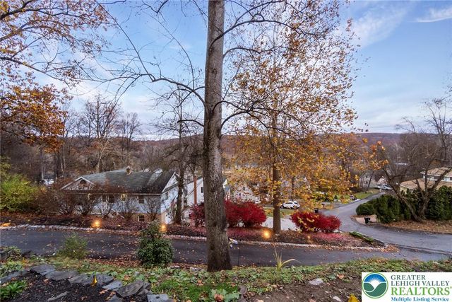 52 Chippawa Circle, Upper Mt Bethel Twp, PA 18343