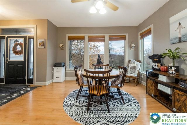 52 Chippawa Circle, Upper Mt Bethel Twp, PA 18343