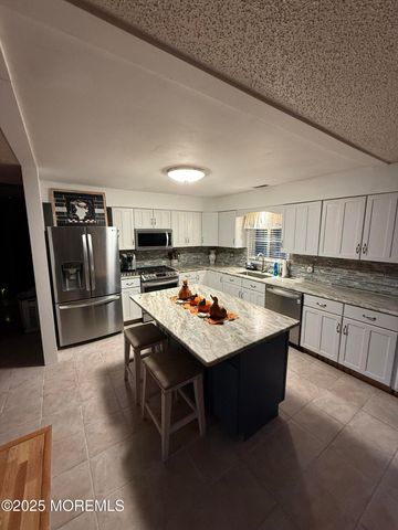 913 Revere Court, Toms River, NJ 08753