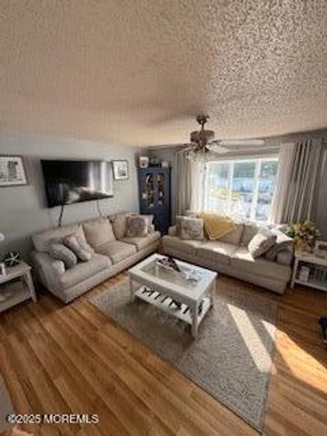 913 Revere Court, Toms River, NJ 08753